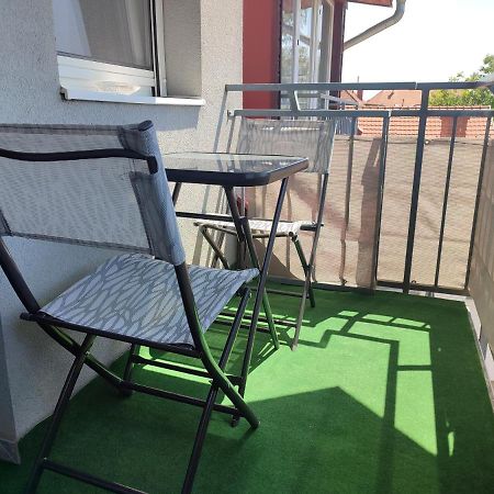 Larix Apartman Шарвар Экстерьер фото