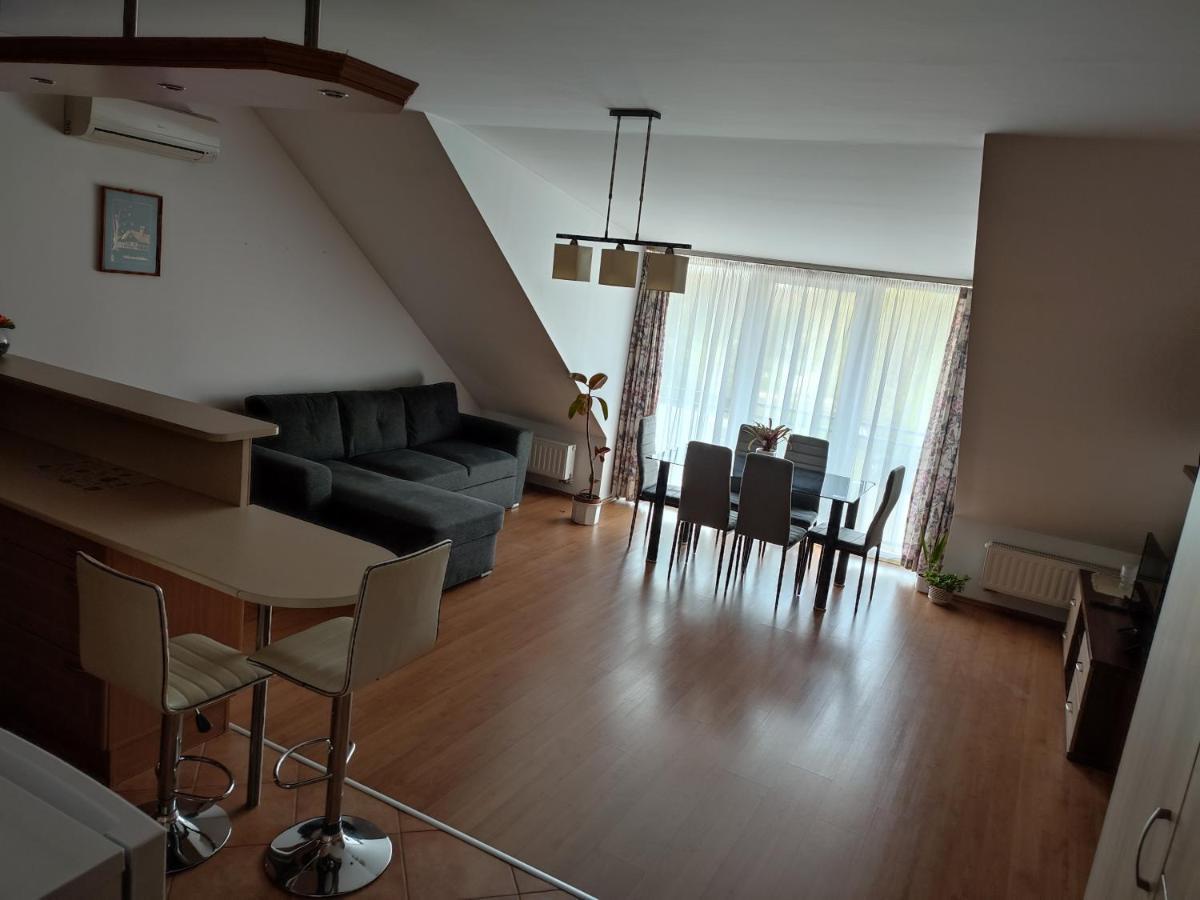 Larix Apartman Шарвар Экстерьер фото
