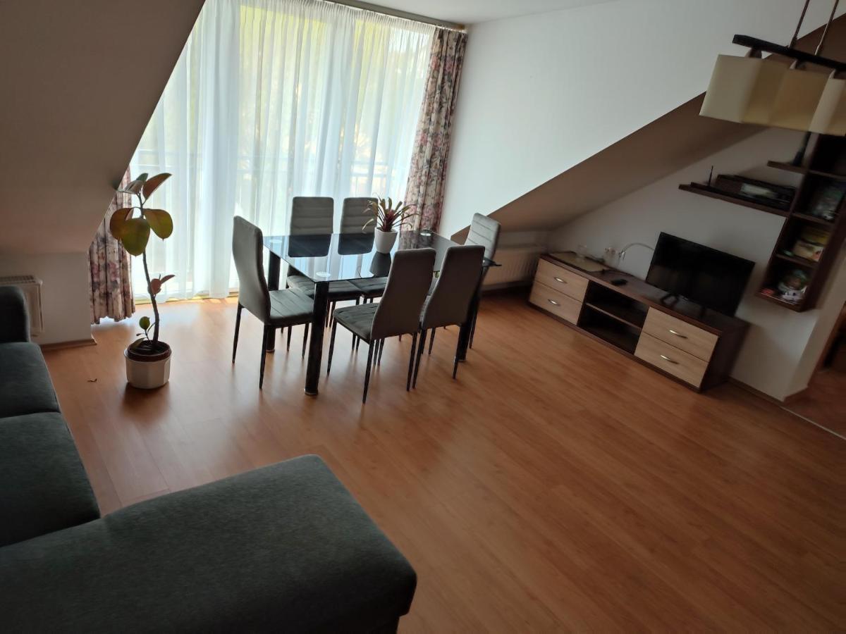 Larix Apartman Шарвар Экстерьер фото